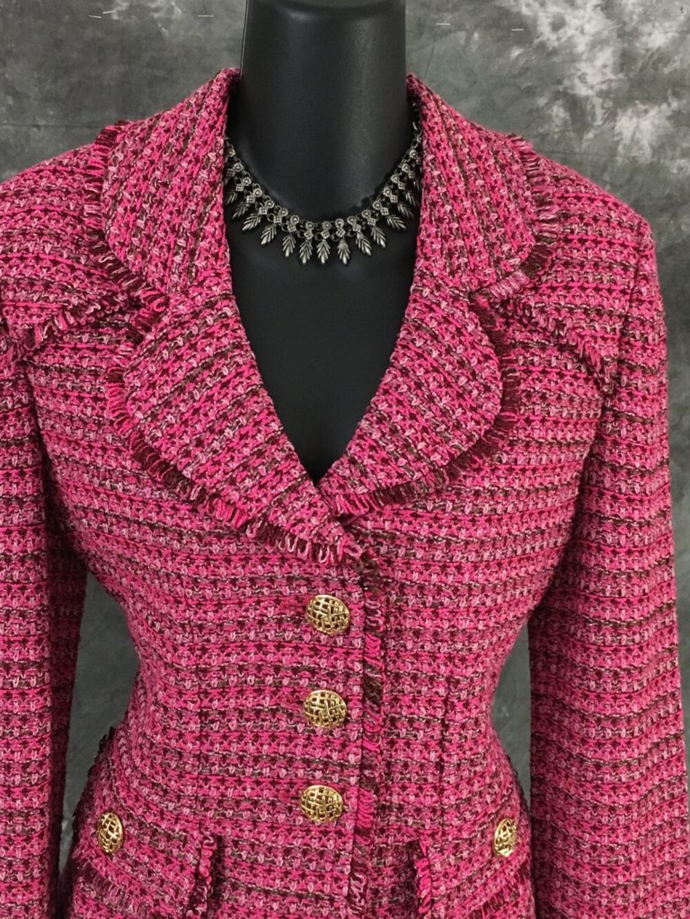 BEAUTIFUL St John knit pink multi fringe jacket skirt suit size 6 8 - Picture 5 of 10